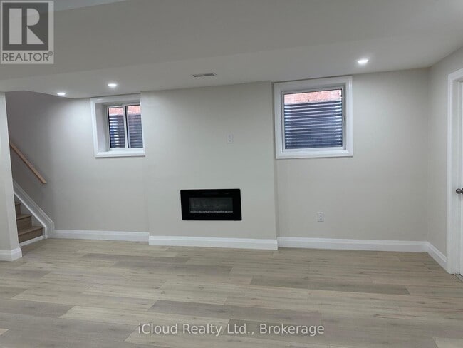 Building Photo - 3881 Skyview St