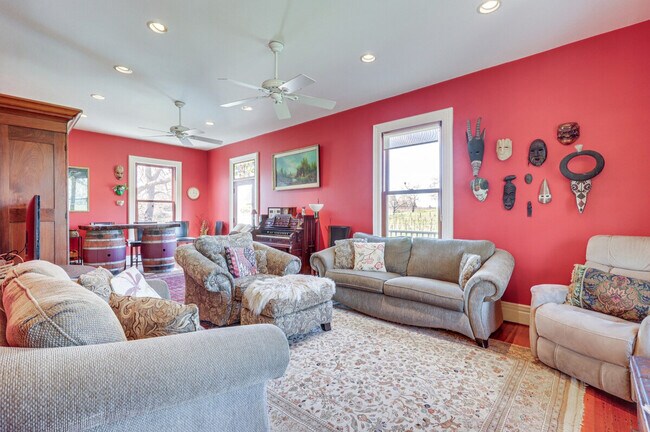 Building Photo - 3177 Vichy Ave