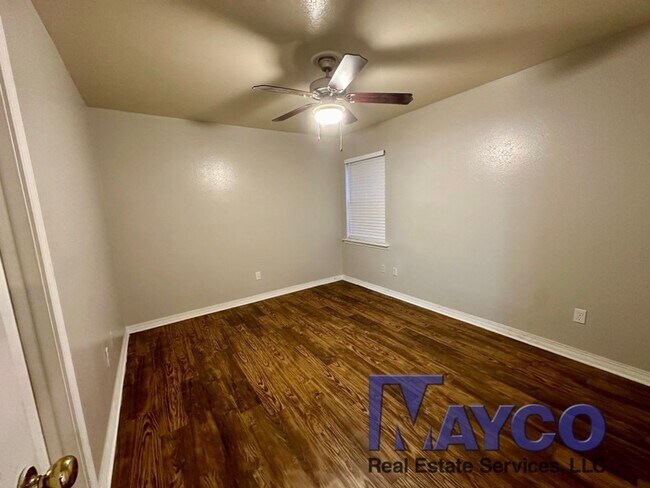 Building Photo - 2 bedroom downstairs unit at Grand Oaks Apartments!