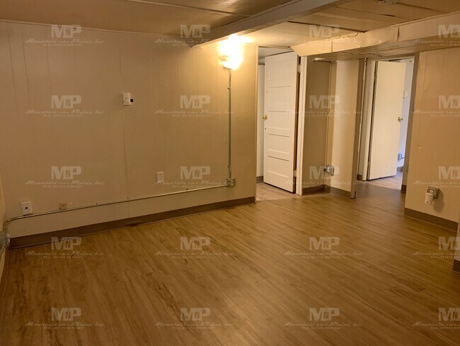 Foto del edificio - 622 1/2 S Loomis Ave