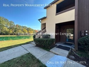 Building Photo - 5718 Dockside Dr