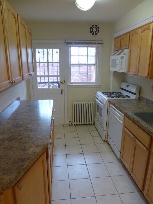 Foto del edificio - 300 Woodbourne Ave