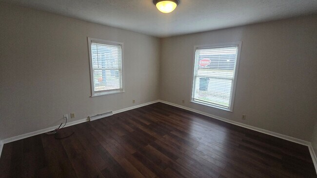 Foto del edificio - Spacious 4 Bed, 1.5 Bath! ($300 Off Move In Rent! Move in by 1/31!)
