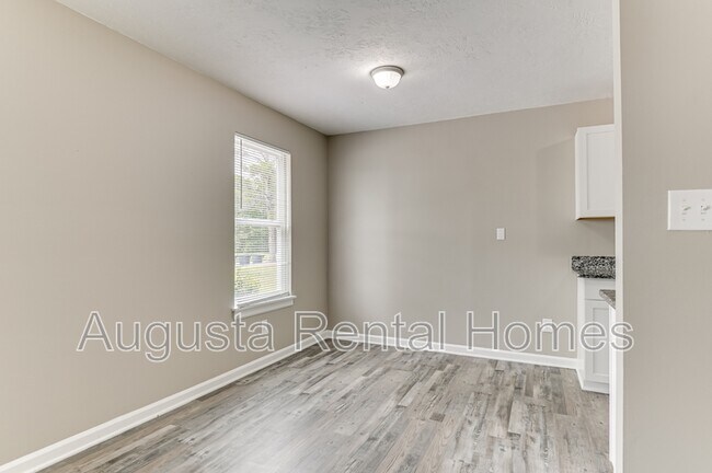 Building Photo - 152 Conifer Dr