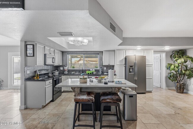 Foto del edificio - 4716 W Christy Dr