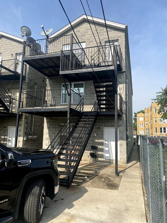 Building Photo - 1255 S Karlov Ave