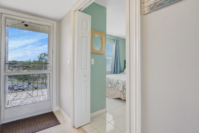 Building Photo - 3959 Via Poinciana