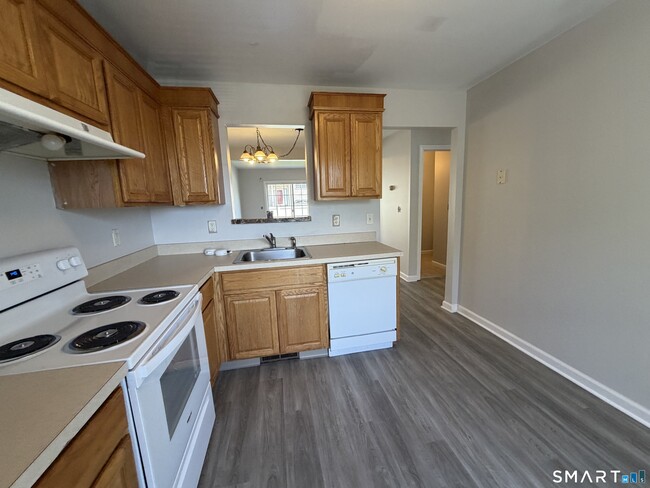 Building Photo - 44 Taft Pointe
