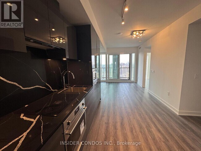 Photo du bâtiment - 3010-3238 SIMCOE St