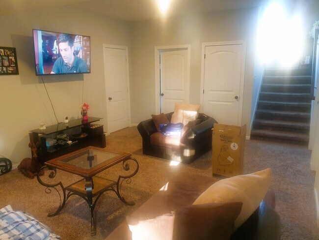 Building Photo - 1604 Parkside Dr