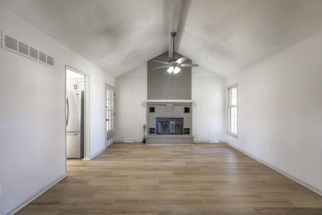 Building Photo - 902 Kingston Ct