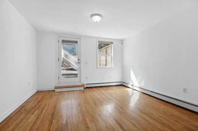 Building Photo - 113 Sussex St
