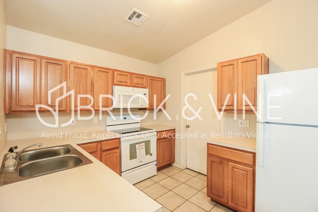 Building Photo - 5521 Del Creek Rd