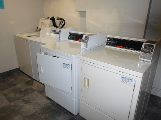 Fotografía del edificio - 12720 Burbank Blvd