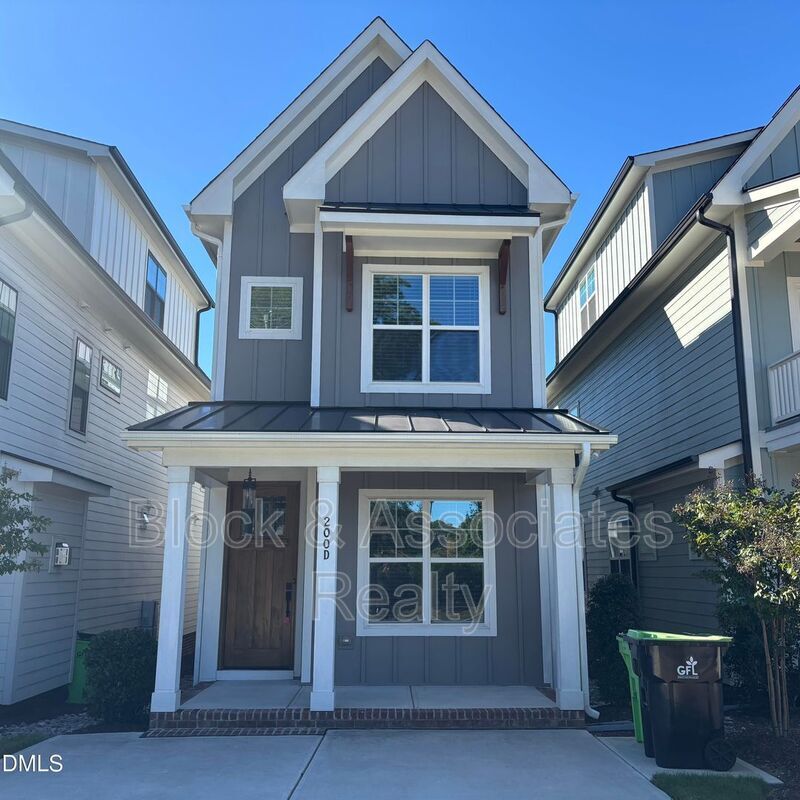 Primary Photo - 200 E Moore St