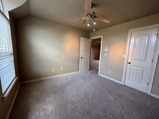 Foto del edificio - 5300 Oak Meadow Dr