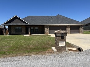 Building Photo - 13638 Northeast Lafayette Drive