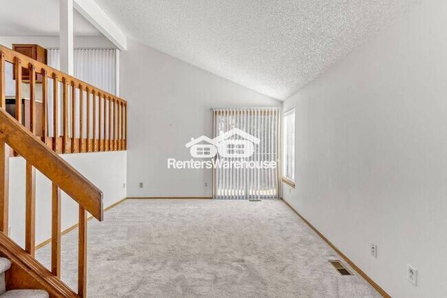 Foto del edificio - Great Price!!!  Minutes from Higlands Ranch Rec Center.  Bright living room, all stainless steel ...