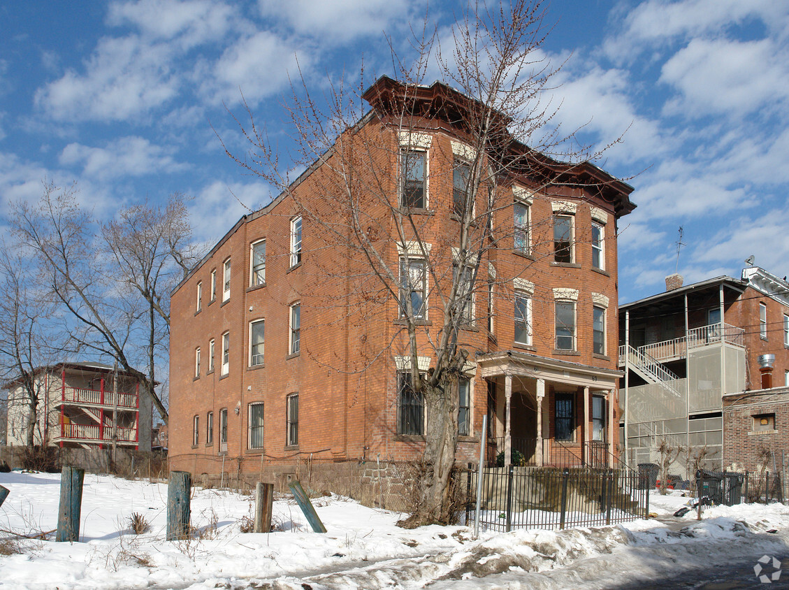 Primary Photo - 61-63 Bedford St