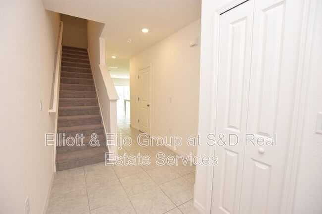 Building Photo - 3595 Smt Vw Wy