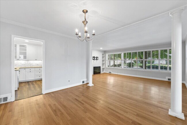 Building Photo - "Charming 4-Bed Retreat with Granite Kitch...