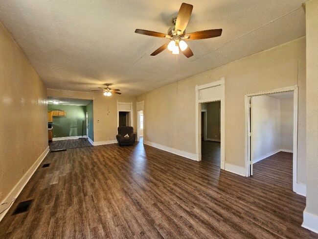 Building Photo - 509 S 7th St