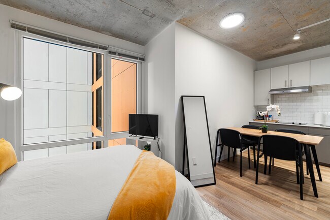 Foto del edificio - Cozy Studio Suite, Steps from River North & Shops