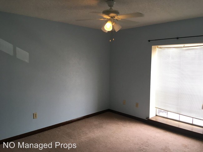Building Photo - 2 br, 1.5 bath House - 4101 Delaware Ave. #11