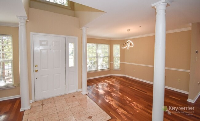 Foto del edificio - End Unit Townhome in Warrington Hunt community with 2 car garage!