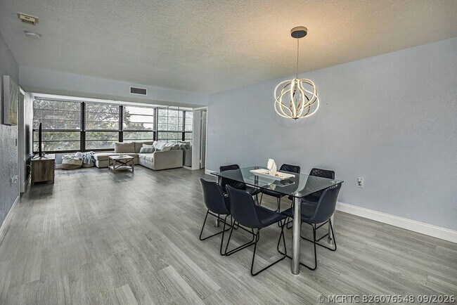 Foto del edificio - 3630 Whitehall Dr