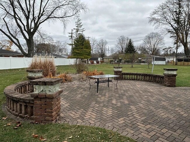 Building Photo - 1798 Chateau Dr