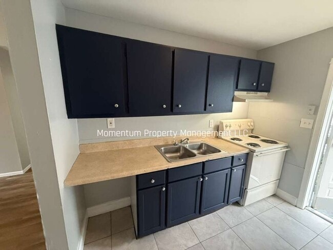 Upgraded 2/1 in Tampa- READY NOW!! - Upgraded 2/1 in Tampa- READY NOW!! Apartment