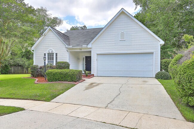 Building Photo - Home in Crowfield Plantation!