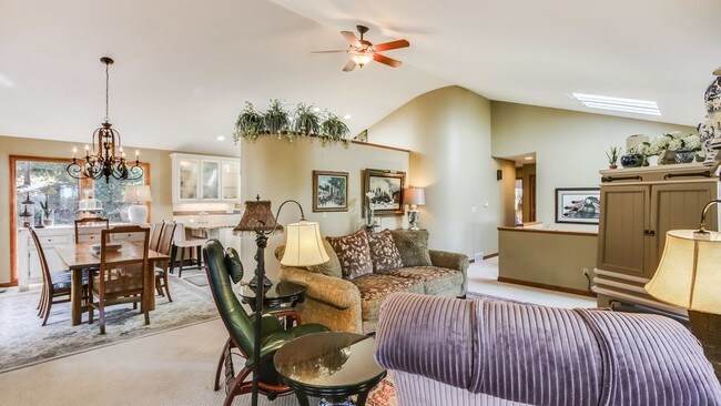 Foto del edificio - 5368 Evergreen Heights Dr