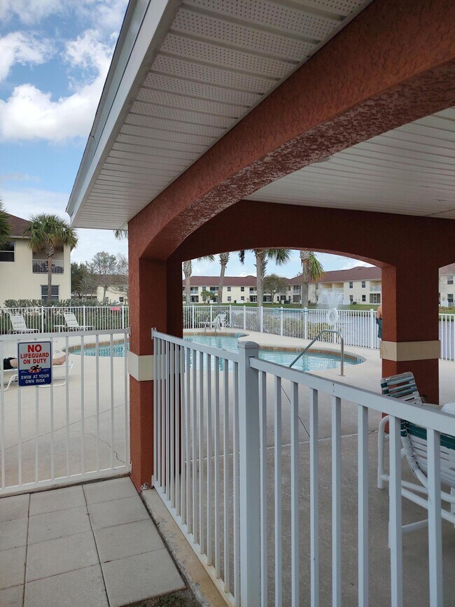 Building Photo - 927 Ocaso Ln