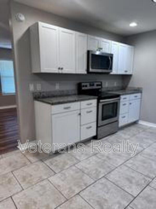 Foto del edificio - 113 Alverado Dr