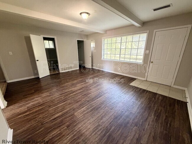 Building Photo - 4672 Willow Rd