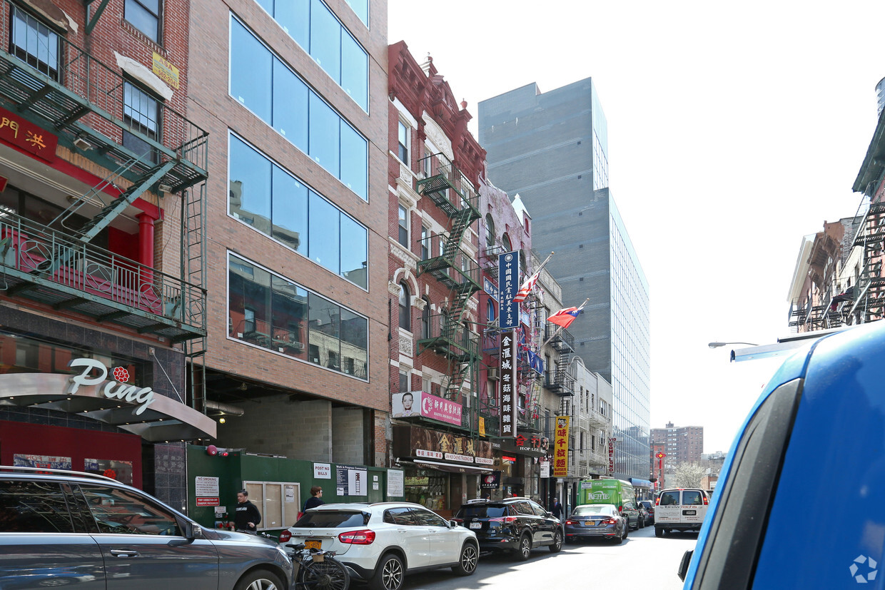 Building Photo - 18 Mott St