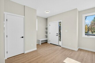 Building Photo - 10920-10130 130 St NW