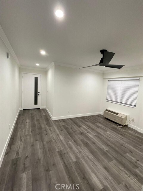 Foto del edificio - 5743 Klump Ave