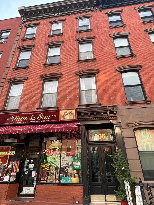 Primary Photo - 806 Washington St