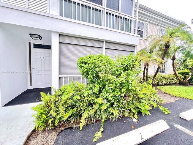 Foto del edificio - 6385 Bay Club Dr