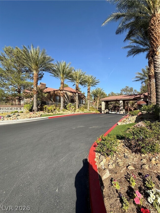 Foto del edificio - 2200 S Fort Apache Rd