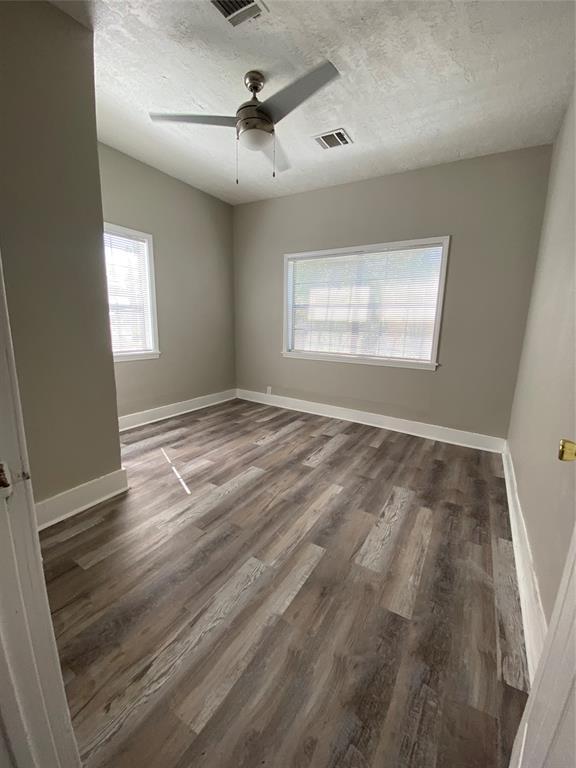 Building Photo - 212 E Lobit Ave