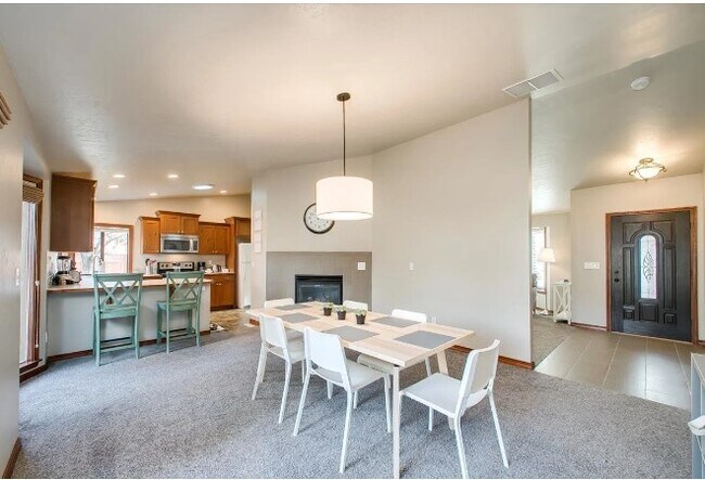 Building Photo - 5692 W Hallmark Ct