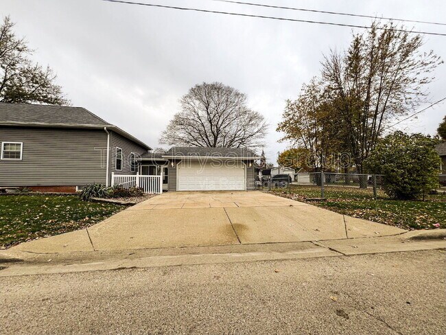 Foto del edificio - 402 S Illinois St