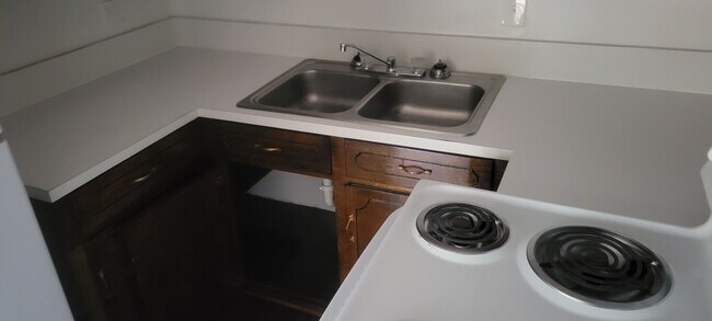 New countertops, cabinets were sanded, stained n polied. Beautiful kitchen w sepersye dinning room - 1736 River Front Dr