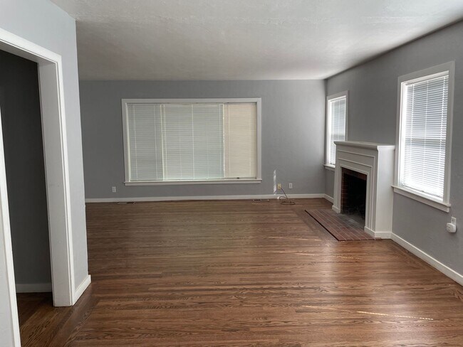 Foto del edificio - COMING SOON 10/1/2024 3 Bedroom 1 Bathroom...