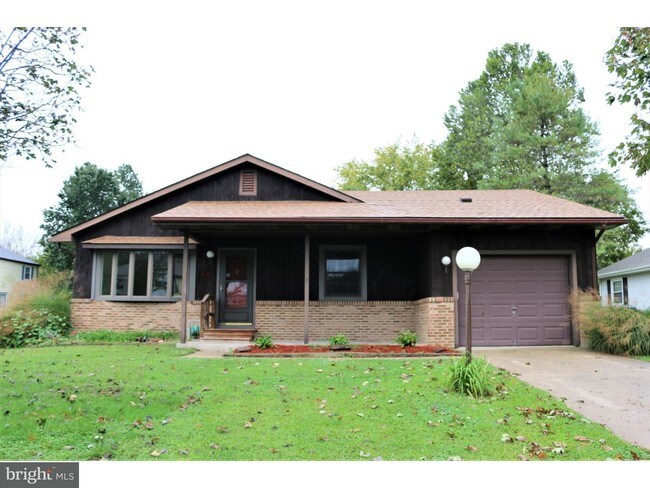 Building Photo - 18 Tudor Ct