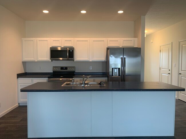 Building Photo - 2866 Gawain Dr